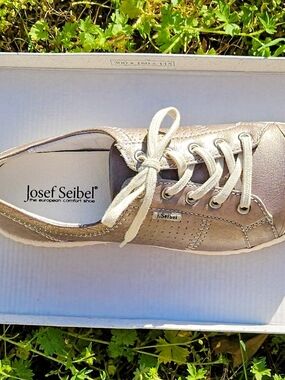 Josef Seibel Women's Metallic  Lace-Up Sneaker